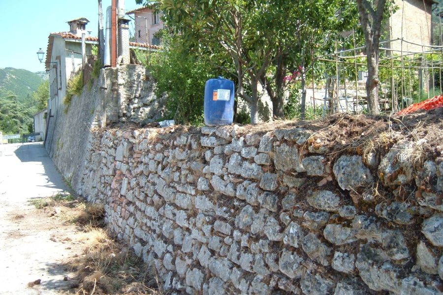Mura cittadine Umbria dopo pulizia