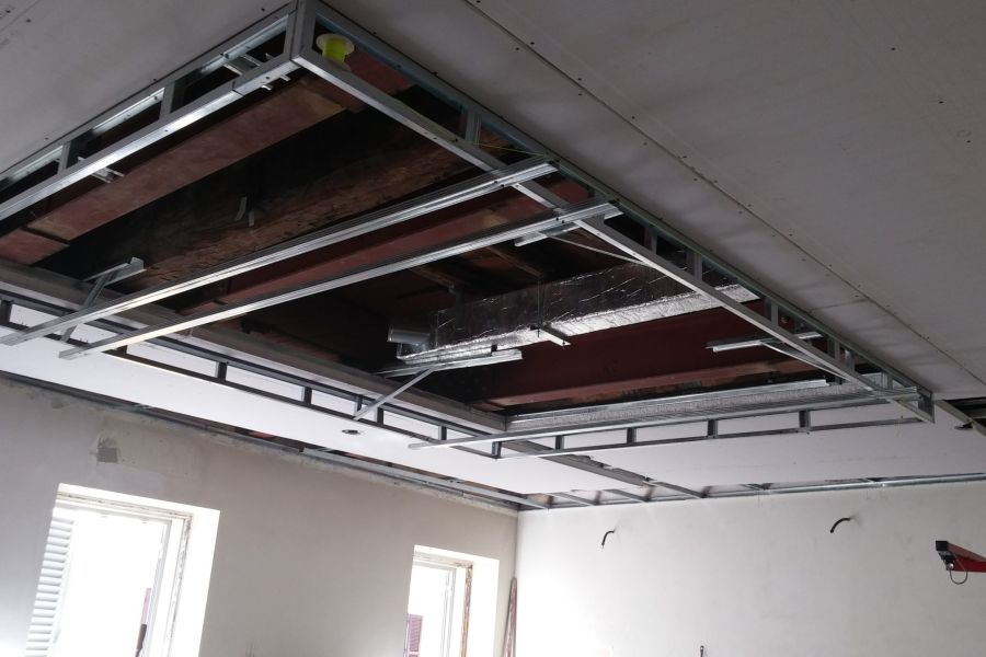 Montaggio climatizzazione a soffitto