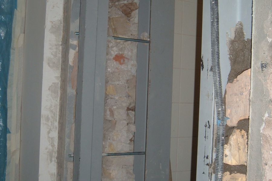 Portale in acciao per nuova aperutra