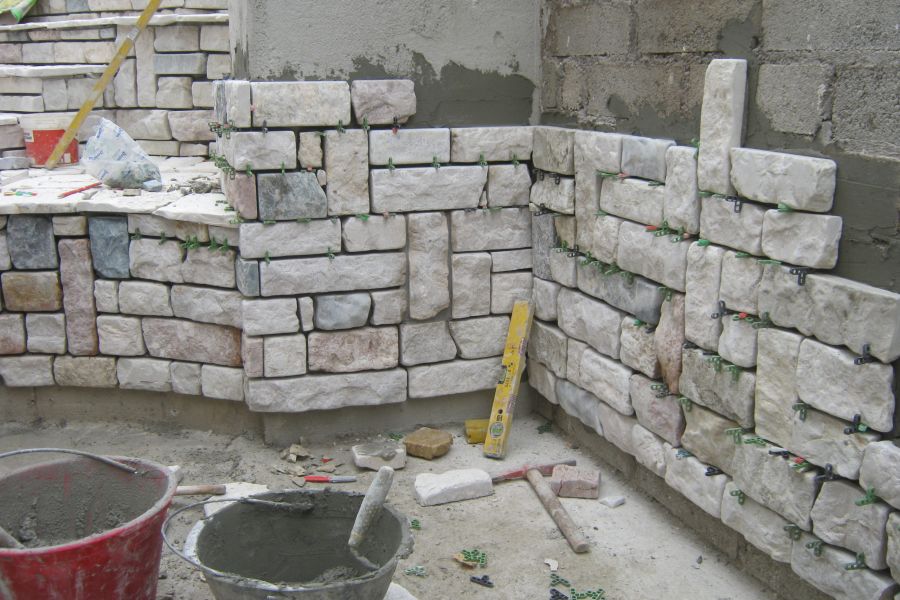 Rivestimento in pietra in giardino